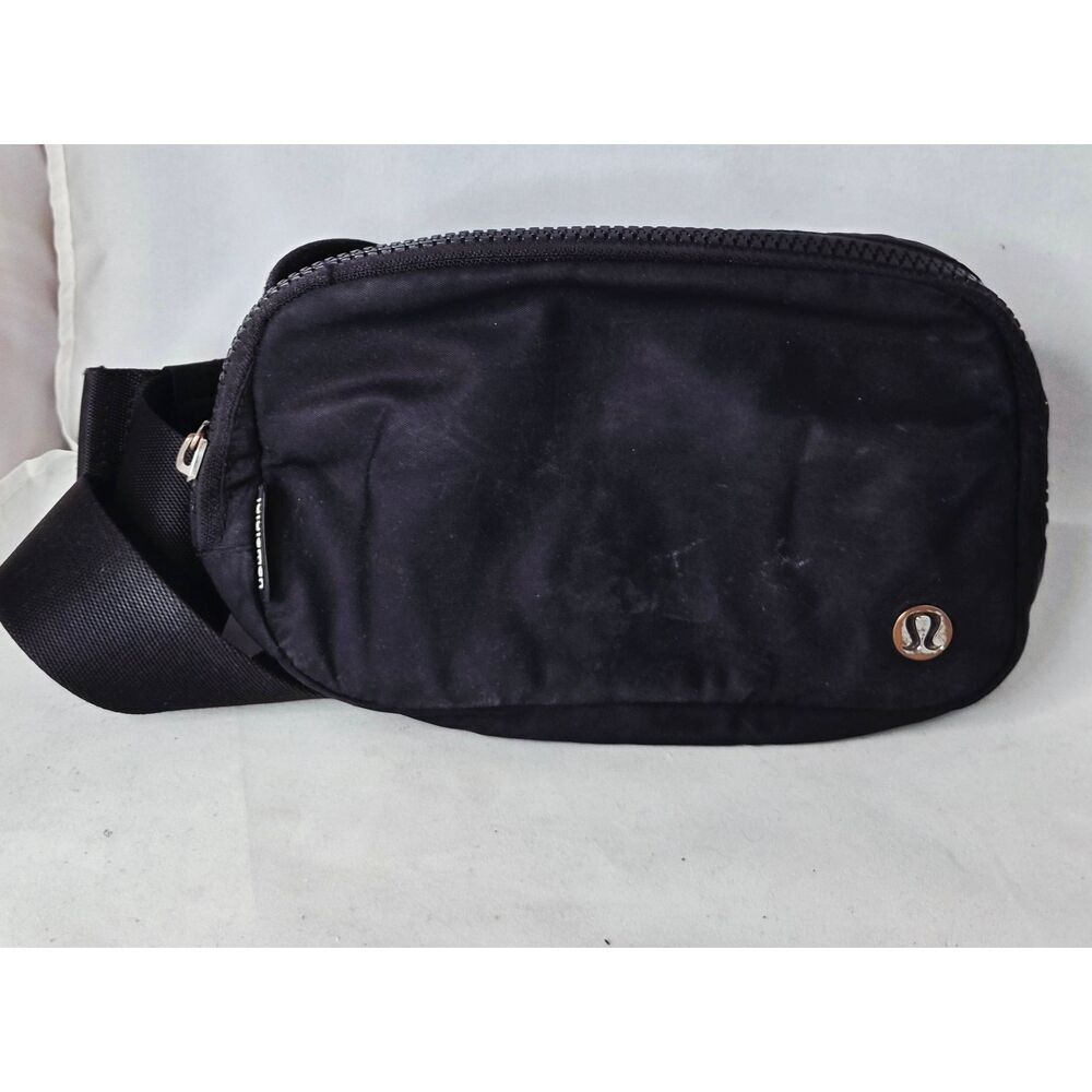 Lululemon everywhere belt bag